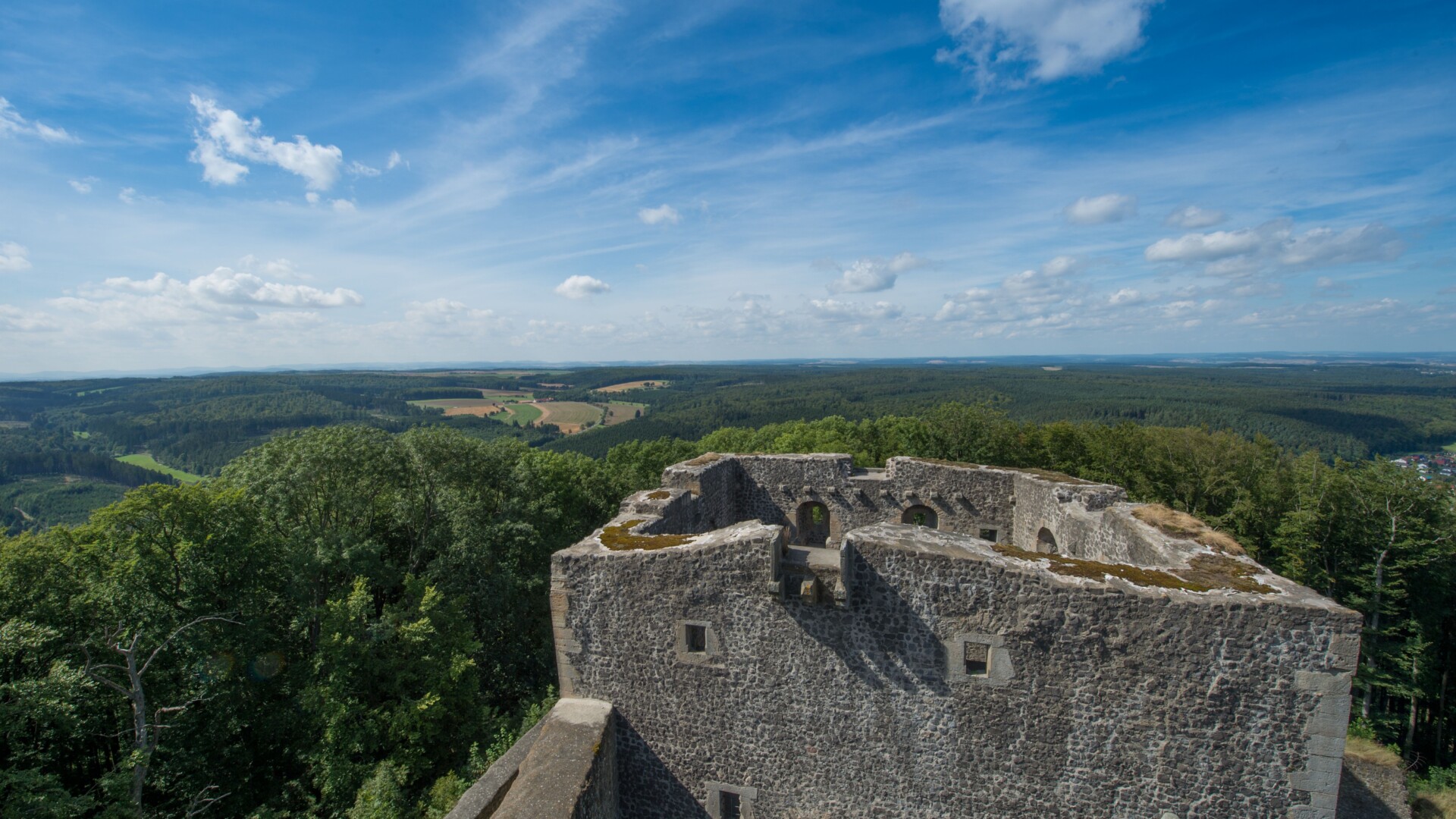 Blick von der Weidelsburg © Paavo Blåfield, ccby Naturpark Habichtswald